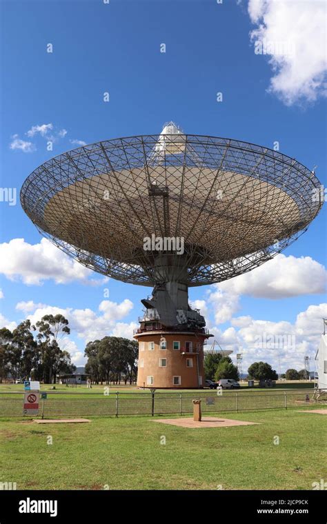 Parkes Radio Telescope Stock Photo - Alamy