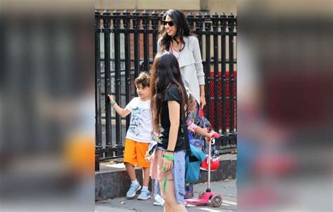 Huma Abedin Smiles With Kids After Anthony Weiner's Prison Sentence