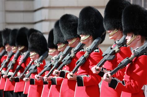 A Guide to Changing of the Guard at London's Buckingham Palace