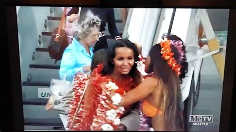 The Brady Bunch- The Bradys Arrive In Hawaii - YouTube