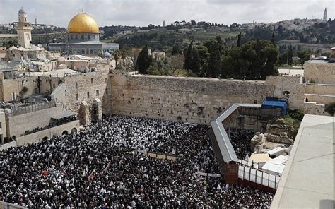 Tens of thousands gather at Western Wall for priestly blessing | The Times of Israel