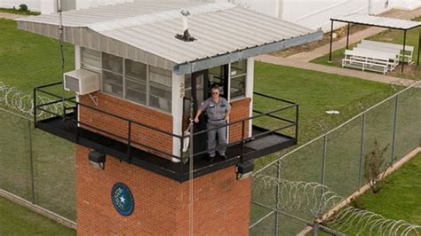 More Than 900 Inmates, 325 Staffers Positive for COVID-19 in Texas ...