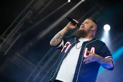 Rag 'n' Bone Man on fame, tattoos and fatherhood - BBC News