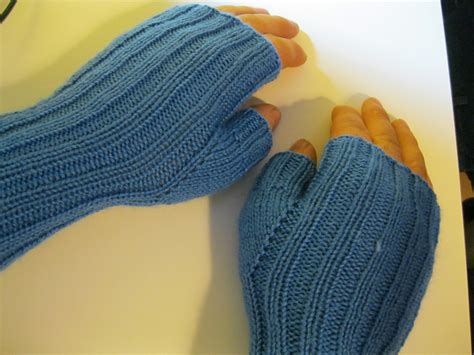 Knitting Patterns Galore - Fingerless Gloves for Men