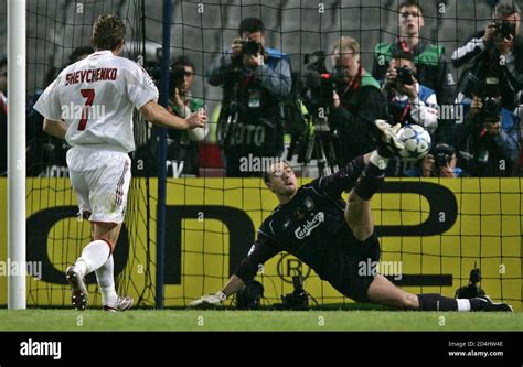 Jerzy dudek champions league final hi-res stock photography and images ...