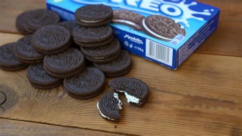 Here's What's Actually In Oreo Filling