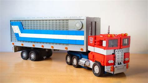 LEGO Enthusiast Show How He Built A LEGO Trailer For LEGO Optimus Prime