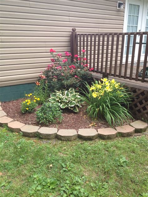 20+ Small Front Yard Flower Bed Ideas