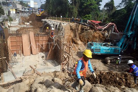 Progres pembangunan jembatan Otista di Bogor | ANTARA Foto