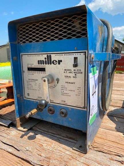 MILLER MODEL M-225 ARC WELDER - NO LEADS - WORKS GREAT - BENCH TOP SIZE - McPherson Auction & Realty