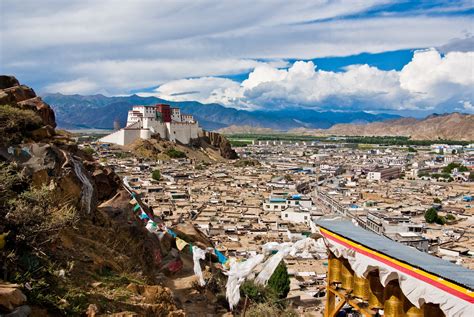 Shigatse, Tibet [3872x2592] : CityPorn