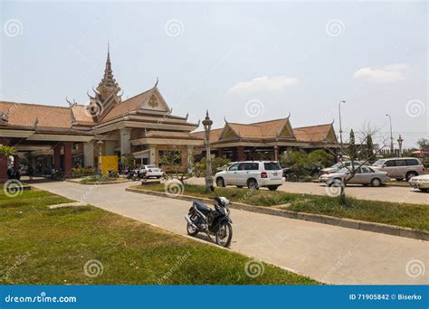 Bavet Border Crossing between Cambodia and Vietnam Editorial Photography - Image of outdoors ...