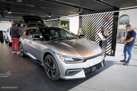 Live Pics: 2022 Kia EV6 Looks Great in Matte Gray at IAA 2021 ...