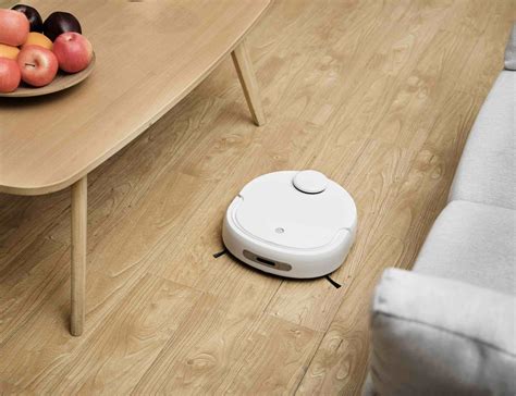 This robotic mop and vacuum actually cleans itself