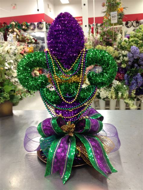 Mardi Gras table arrangement | Mardi gras centerpieces, Mardi gras decorations, Mardi gras