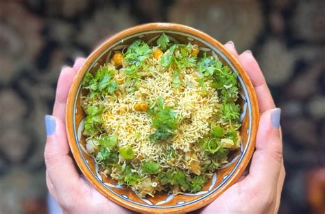 Mumbai Style Bhel Puri Recipe - SugarSpiceNice