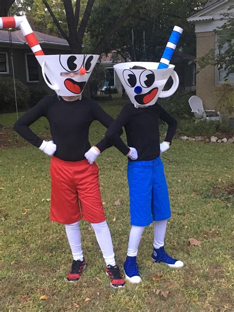 My brother (Mugman) and his friend (Cuphead) | Video game costumes, Diy ...