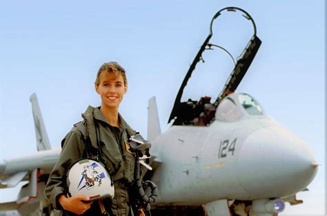 Carey Lohrenz: The Navy’s First Female F-14 Tomcat Fighter Pilot | by Danielle Newnham | Medium