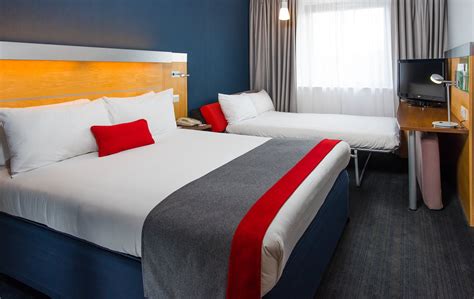 Holiday Inn Express Stevenage, an IHG Hotel Rooms: Pictures & Reviews ...