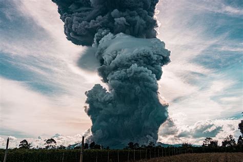 Berita Erupsi Gunung Semeru Terbaru Hari Ini - Parapuan