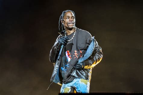 Astroworld Fans Yell 'Man Died 5 Songs Ago' at Travis Scott on Stage ...