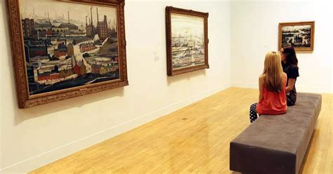 LS Lowry: Tate Britain holds first exhibition in major London gallery ...