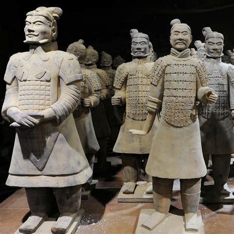 The Terracotta Warriors - Who Arted: Weekly Art History for All Ages | Lyssna här | Poddtoppen.se