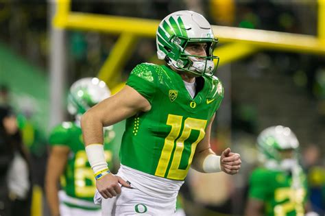 Oregon Ducks quarterback Bo Nix to play in Holiday Bowl, Dan Lanning ...