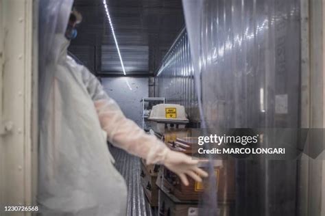 Covid 19 Morgue Photos and Premium High Res Pictures - Getty Images