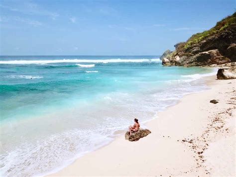 7 Best Beaches in Uluwatu, Bali - Where to Find Them