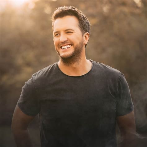 Five-Time Entertainer of The Year LUKE BRYAN Announces RAISED UP RIGHT TOUR