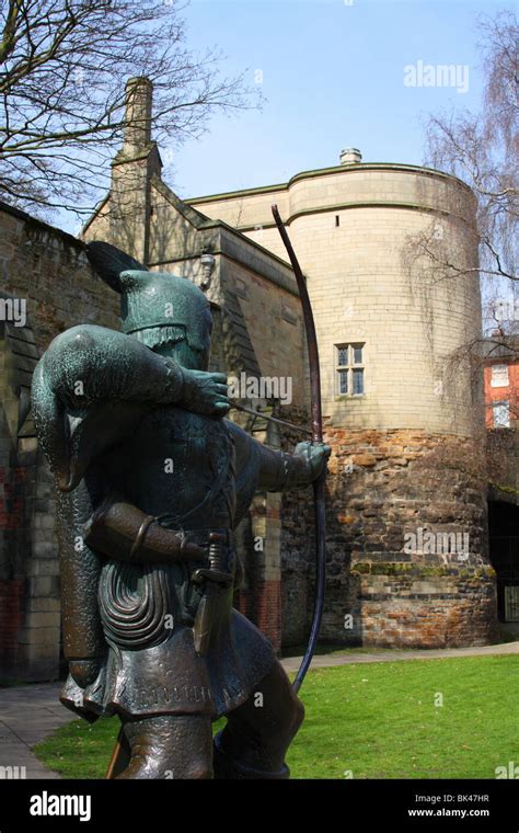 Statue of Robin Hood at Nottingham Castle, Nottingham, England, U.K ...