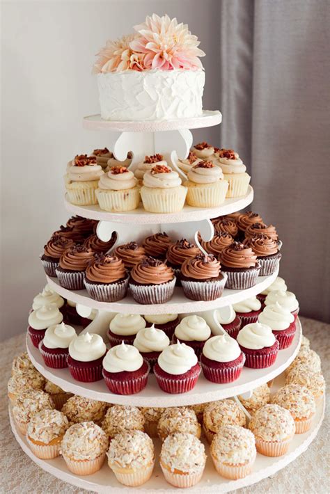 13 Delicious Designs for Wedding Cupcakes - The Bride's Tree