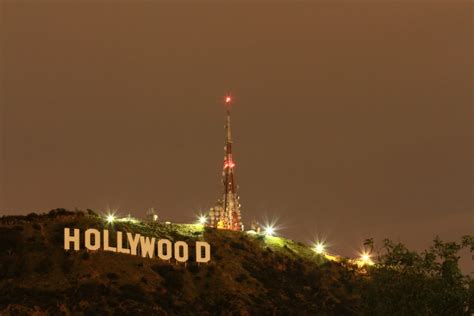 Hollywood Sign at night | Hollywood sign at night, Hollywood sign ...