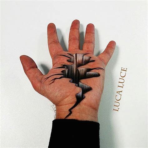 Artist Creates Mind-Bending Optical Illusions on the Palm of His Hand