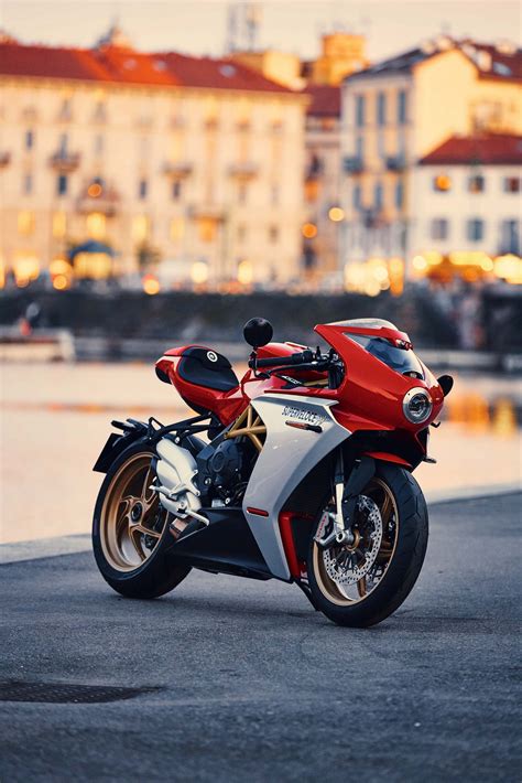 After Feedback, The MV Agusta Superveloce 800 Gets a Color Change - Asphalt & Rubber