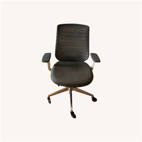 Branch Ergonomic Chair - AptDeco