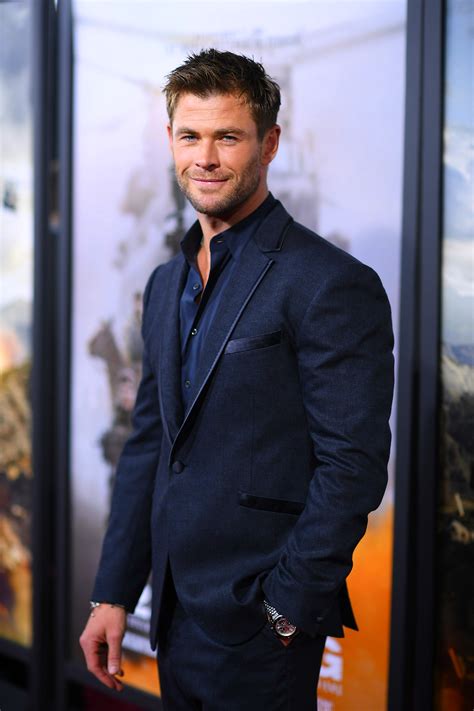 Watch Chris Hemsworth Do a Truly Impressive No-Equipment Workout ...