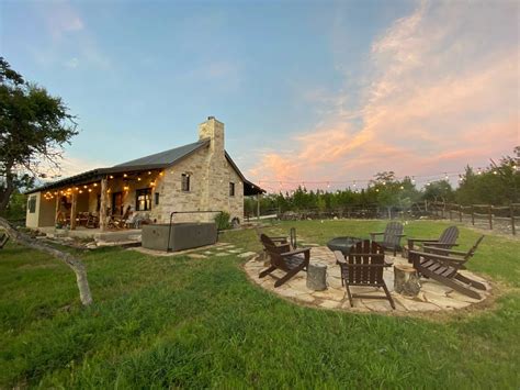 Private Cabin with Hot Tub Rental