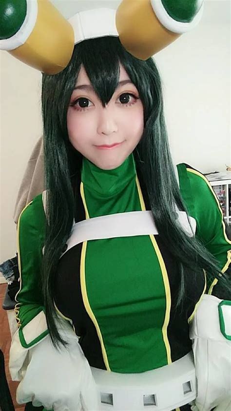 Tsuyu Asui 005 Male Cosplay, Best Cosplay, Anime Costumes, Cosplay Costumes, Tsuyu Cosplay, Pose ...