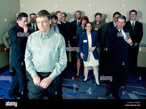 Bill gates microsoft 1990 hi-res stock photography and images - Alamy