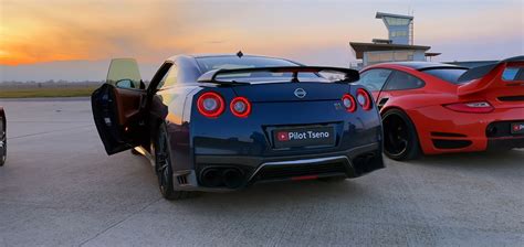 6-Cylinder Engine Battle: R35 Nissan GT-R Vs 997 Porsche 911 Turbo S