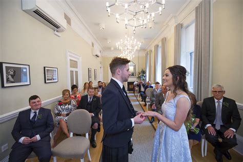 Glasgow City Chambers wedding photographer - Zoe + Mark