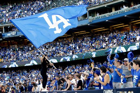 With a Crowd of Diverse Faces, Dodger Stadium Stands Out - The New York Times