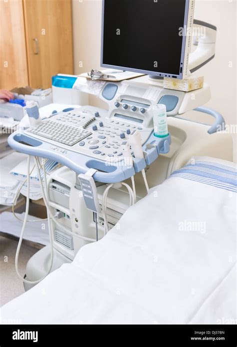 Ultrasound equipment hi-res stock photography and images - Alamy