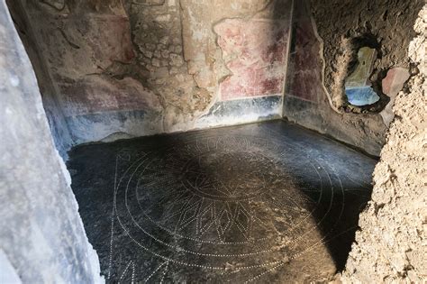 Inside Pompeii's House of Lovers as it reopens to the public after 40 ...