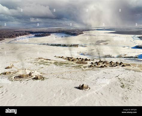 Durrington walls neolithic settlement site hi-res stock photography and ...