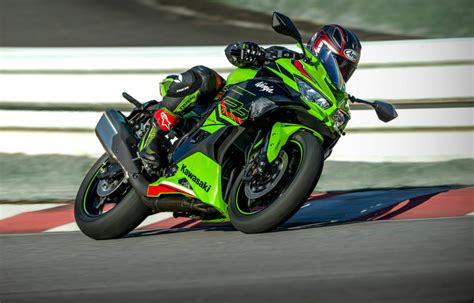 Video: Take A Closer Look At The All-New 2023 Kawasaki Ninja ZX-4RR ...