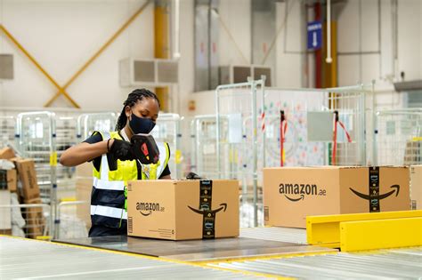 How Amazon uses robots, AI to speed up deliveries?