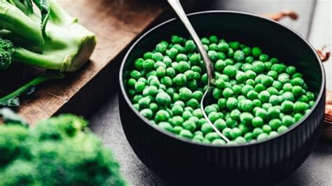 Green peas benefits: 4 reasons to add matar or green peas to your diet ...